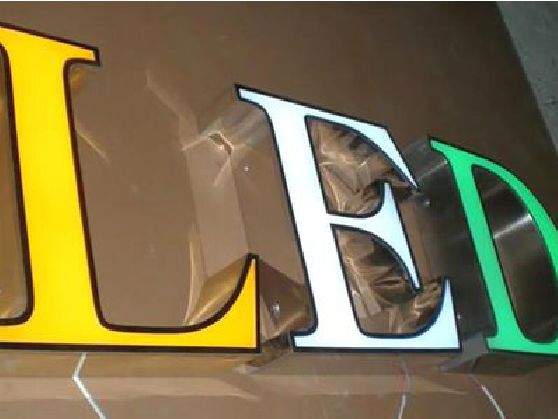 樟树介绍LED招牌的基础知识。